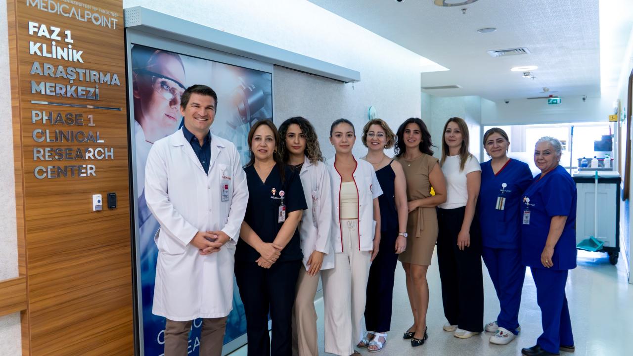 İEÜ Medical Point Hastanesi, uluslararası kanser araştırmasında ilk doz uygulamasını gerçekleştirdi
