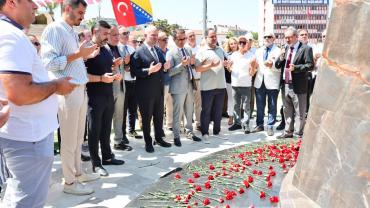 Menemen'de soykırım kurbanları dualarla anıldı