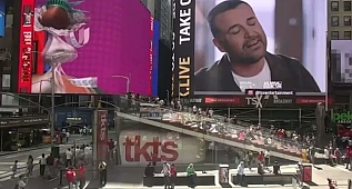 Yansın İstanbul, İsmail Özkan ile Amerika'nın ünlü meydanında