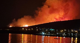 Çeşme alev alev yandı
